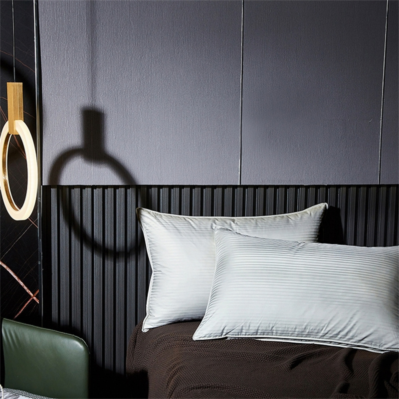 Bantal Isi Tiga Lapis Duck Down Bantal Bergaris Saten Bantal Isi Tiga Lapis Duck Down Bantal Bergaris Saten