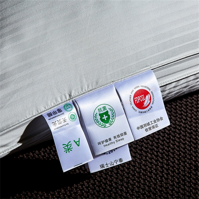 Bantal Isi Tiga Lapis Duck Down Bantal Bergaris Saten Bantal Isi Tiga Lapis Duck Down Bantal Bergaris Saten